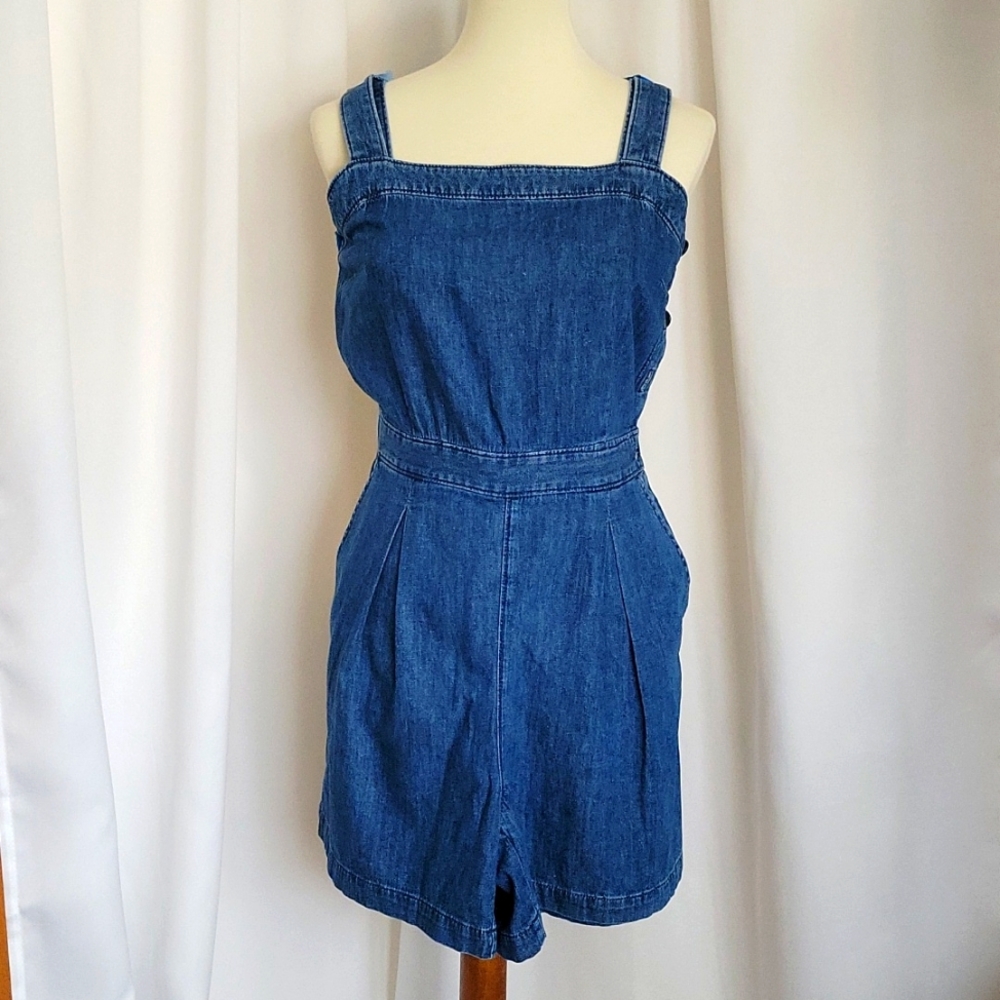 Gap ladies overall shorts size 10